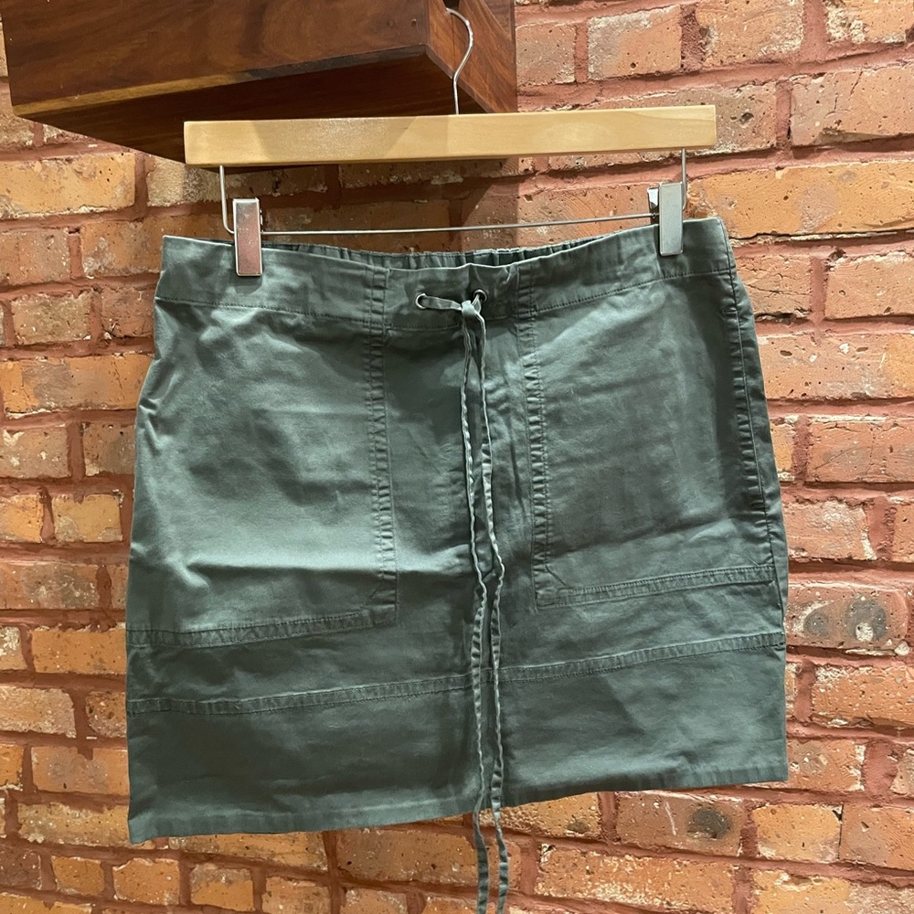 Theory khaki green pull-on skirt